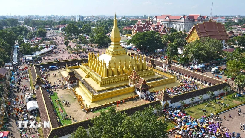 Lễ rước Phasatpheung tại chùa Thatluang ở thủ đô Vientiane, ngày 14/11/2024. (Ảnh: Đỗ Bá Thành/TTXVN)