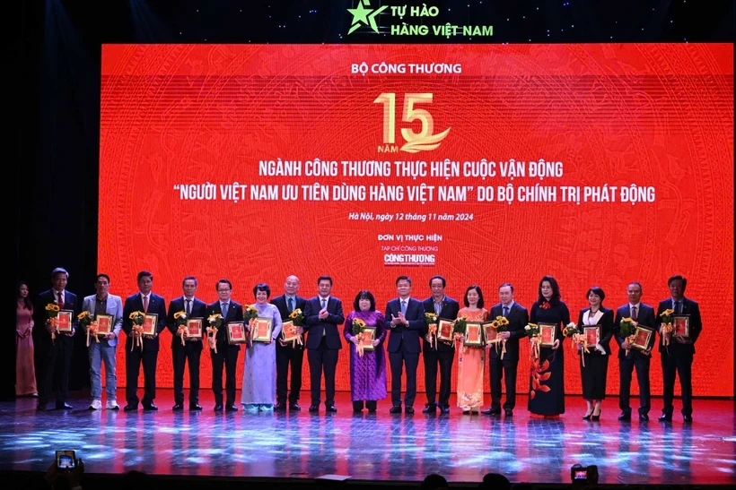 Các đạo biểu tham dự Gala 15 năm ngành Công Thương thực hiện Cuộc vận động “Người Việt Nam ưu tiên dùng hàng Việt Nam do Bộ Chính trị phát động. (Ảnh: Đức Duy/Vietnam+)