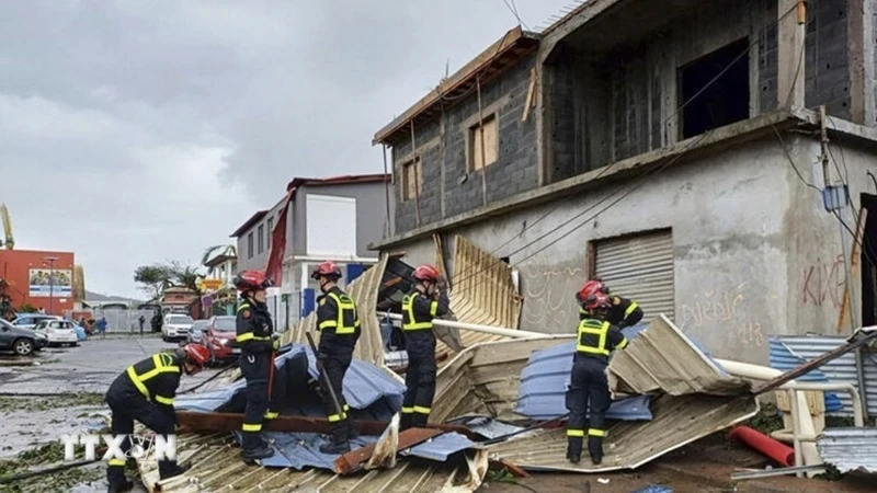 Cảnh tàn phá sau khi bão Chido quét qua lãnh thổ hải ngoại Mayotte của Pháp, ngày 15/12/2024. (Ảnh: Reuters/TTXVN)