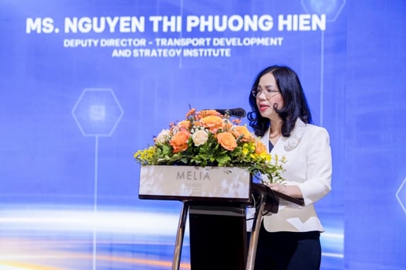 Bà Nguyễn Thị Phương Hiền, Phó viện trưởng phụ trách Viện Chiến lược và Phát triển Giao thông vận tải, bày tỏ sự vui mừng về việc hợp tác cùng Việt Nam SuperPort™.