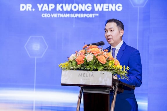 Tiến sĩ Yap Kwong Weng, CEO Việt Nam SuperPort™ phát biểu tại lễ ký kết.