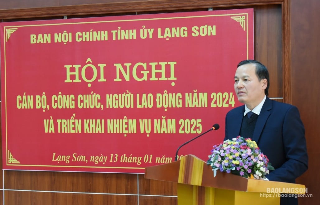 Đồng chí Phùng Quang Hội, Ủy viên Ban Thường vụ Tỉnh ủy, Trưởng Ban Nội chính Tỉnh ủy phát biểu tại hội nghị