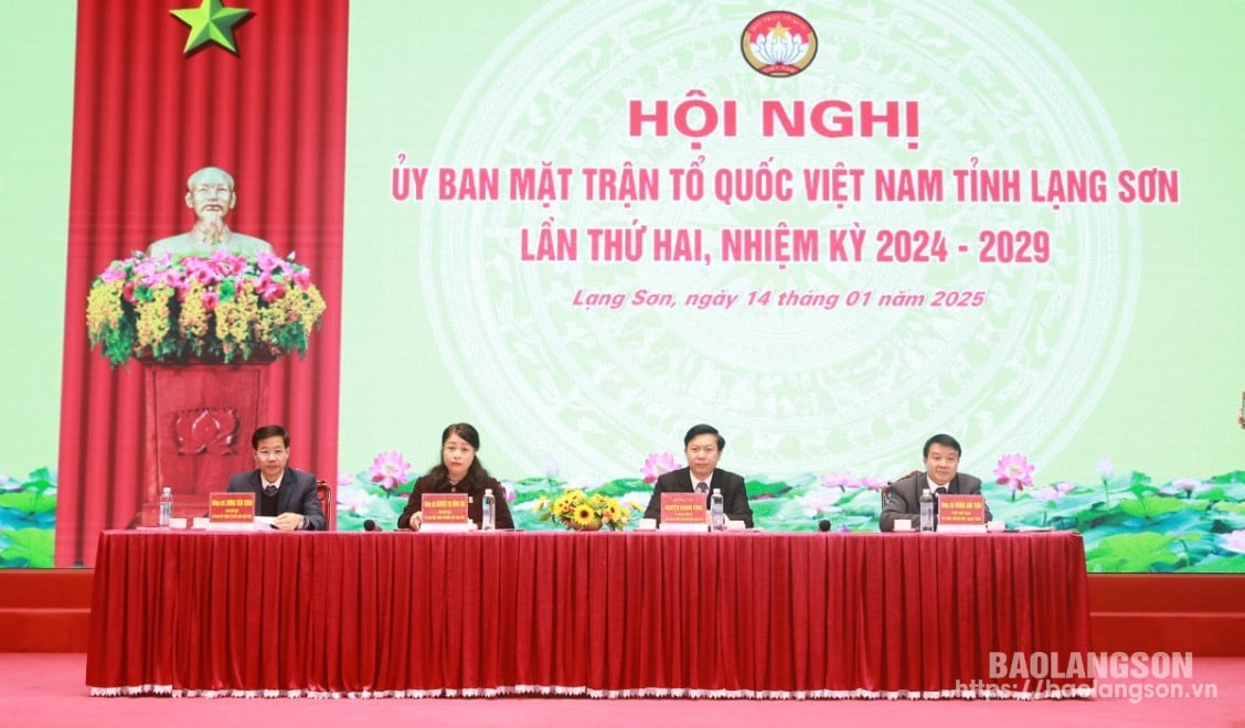 Các đồng chí lãnh đạo Ủy ban MTTQ tỉnh chủ trì hội nghị