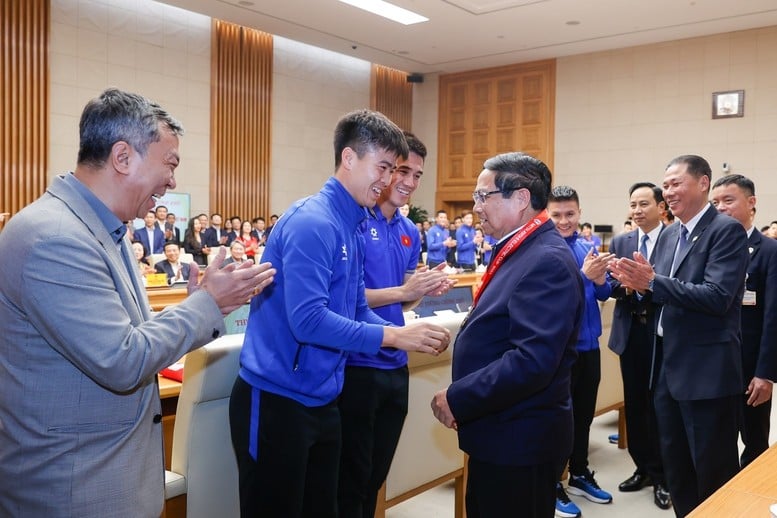 Thủ tướng chúc mừng đội tuyển Việt Nam vô địch AFF Cup 2024 - Ảnh: VGP/Nhật Bắc