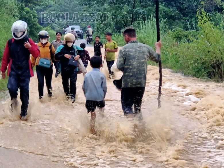 mưa lớn.jpg