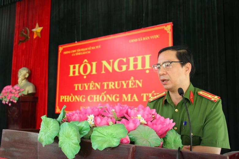 Thương tá Phạm Lương Nhân - phó Trưởng phòng CSĐT tội phạm về ma tuý tuyên truyên tại hội nghị..JPG