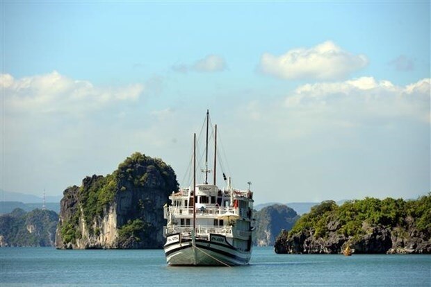 Forbes: Vịnh Hạ Long là 1 trong 24 điểm du lịch lý tưởng nhất thế giới ảnh 2