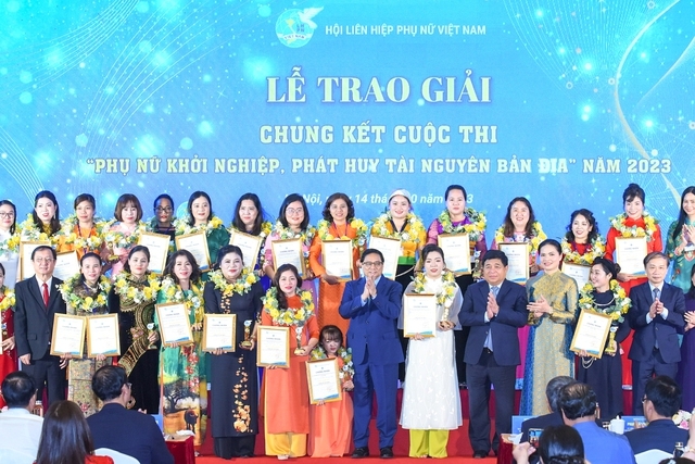 Thủ tướng Phạm Minh Chính cùng các đại biểu chụp ảnh lưu niệm tại Lễ trao giải - Ảnh: VGP/Nhật Bắc ảnh 4