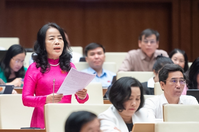 Đại biểu Quốc hội nêu nghịch lý: Sách giáo khoa càng xã hội hóa, giá càng tăng ảnh 3