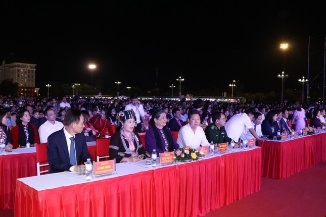 Đại biểu dự Ngày hội văn hóa các dân tộc có số dân dưới 10.000 người tại tỉnh Lai Châu. ảnh 2
