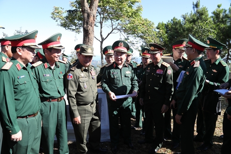 Thượng tướng Hoàng Xuân Chiến, Ủy viên Trung ương Đảng, Thứ trưởng Bộ Quốc phòng dẫn đầu đoàn Bộ Quốc phòng Việt Nam phối hợp với đoàn Bộ Quốc phòng Lào và đoàn Bộ Quốc phòng Campuchia kiểm tra công tác chuẩn bị Giao lưu hữu nghị quốc phòng biên giới Việt Nam-Lào-Campuchia lần thứ nhất, ngày 20/11/2023.