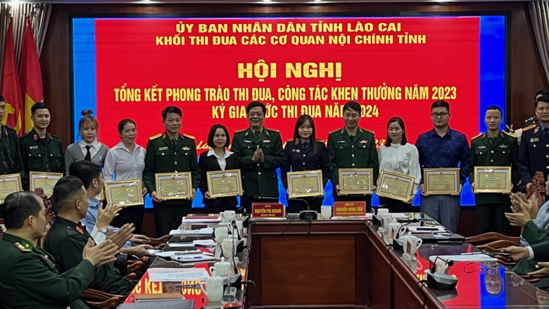 17-ca-nhan-trong-khoi-cac-co-quan-noi-chinh-duoc-khen-thuong-vi-da-co-thanh-tich-trong-phong-trao-thi-dua-nam-2023-9086.jpg