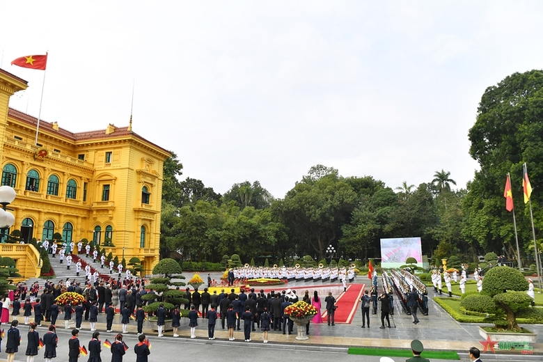 Quang cảnh lễ đón.