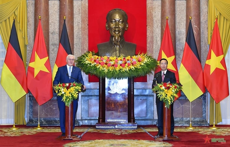 Chủ tịch nước Võ Văn Thưởng và Tổng thống Đức Frank-Walter Steinmeier tại họp báo chung sau hội đàm.