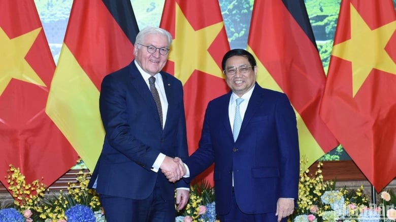 Thủ tướng Phạm Minh Chính đón Tổng thống Cộng hòa Liên bang Đức Frank-Walter Steinmeier.