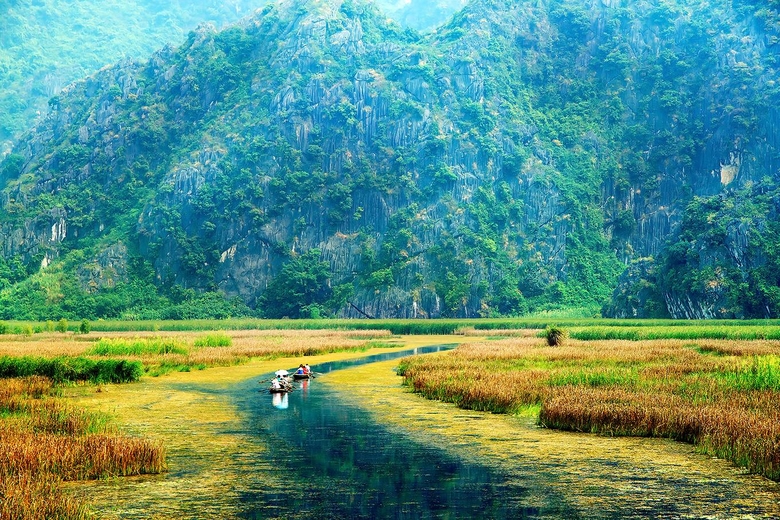 Khung cảnh hoang sơ nhưng yên bình, tĩnh lặng mà thư thái tại đầm Vân Long.