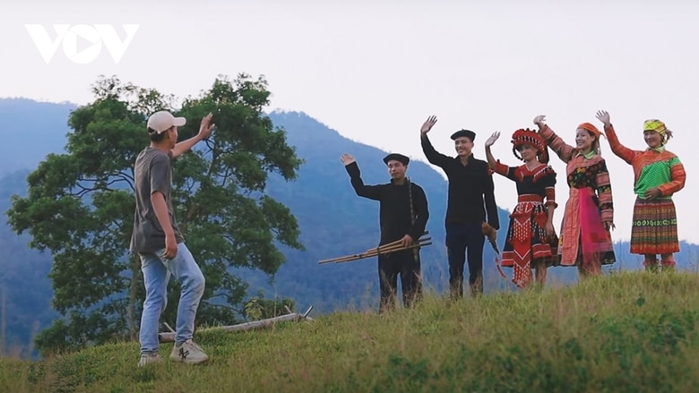 Hình ảnh trong 1 MV ca nhạc do nhóm các bạn trẻ người Tày tại Lâm Bình sản xuất.