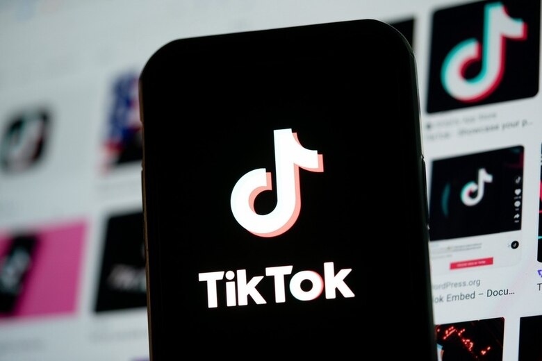 Biểu tượng TikTok trên màn hình điện thoại di động.