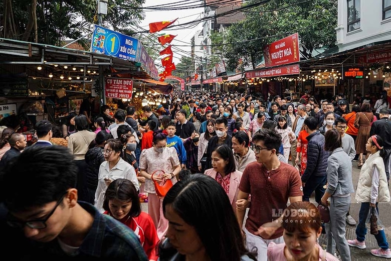 Dịp tết Nguyên đán, khách du lịch có xu hướng đến thăm di sản, tâm linh, văn hóa nổi tiếng tại các địa phương của Việt Nam.