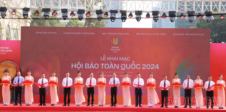 Lãnh đạo Đảng, Nhà nước thực hiện nghi lễ cắt băng khai mạc Hội Báo 2024.jpg