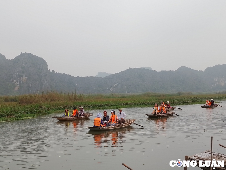 Đầm Vân Long tựa như một chiếc gương trời khổng lồ phản chiếu bức tranh sơn thủy hữu tình.