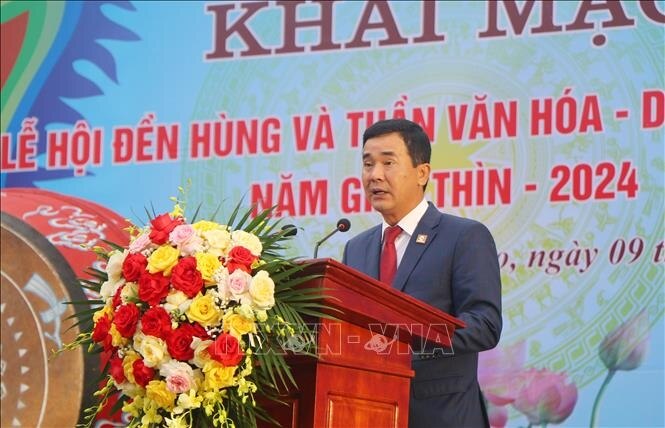 Phó Chủ tịch UBND tỉnh Phú Thọ Hồ Đại Dũng phát biểu tại lễ Khai mạc Lễ hội Đền Hùng và Tuần Văn hóa - Du lịch Đất Tổ năm Giáp Thìn - 2024. Ảnh: Tạ Toàn/TTXVN