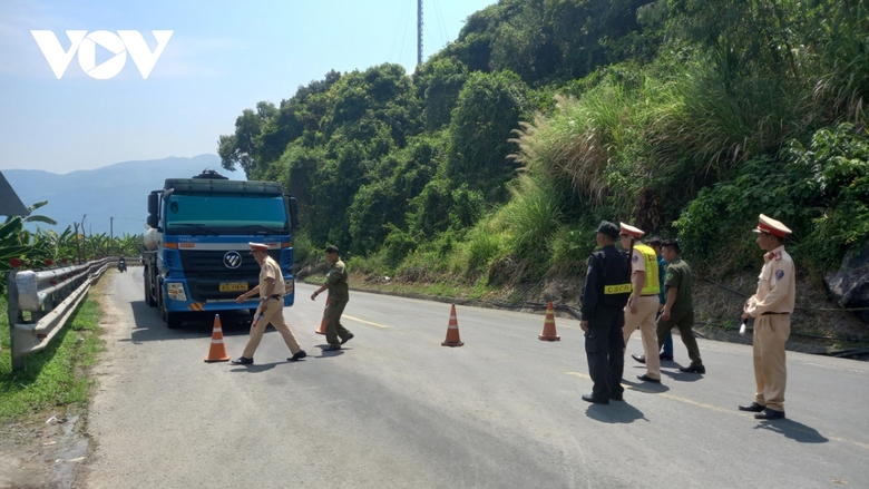 Trạm Cảnh sát Giao thông Ninh Hòa, tỉnh Khánh Hòa không cho phương tiện vận tải nặng qua đèo Cả