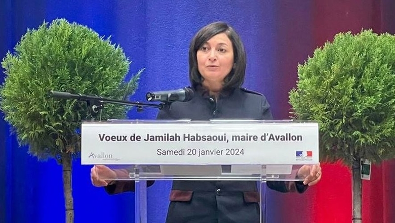 Thị trưởng thành phố Avallon, bà Jamilah Habsaoui.