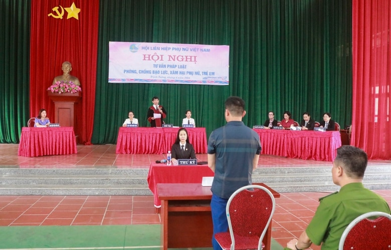 Hội đồng xét xử phiên tòa giả định tại xã Trịnh Tường - Bát Xát.jpg