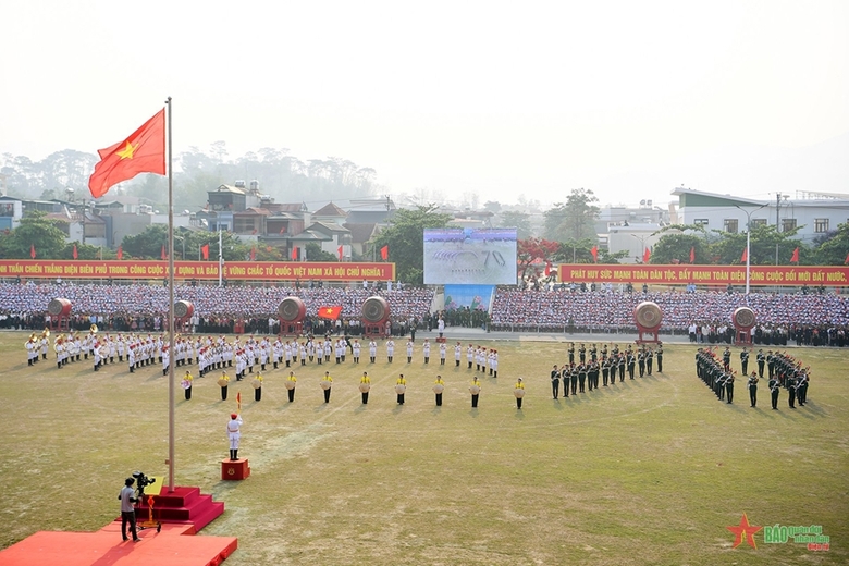 Màn đồng diễn nghệ thuật mở màn buổi lễ.