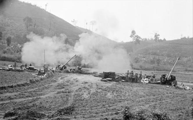 Chiến sĩ Đoàn 368 pháo binh tỉnh Hoàng Liên Sơn dội bão lửa trừng trị quân địch, ngày 10/3/1979. Ảnh tư liệu