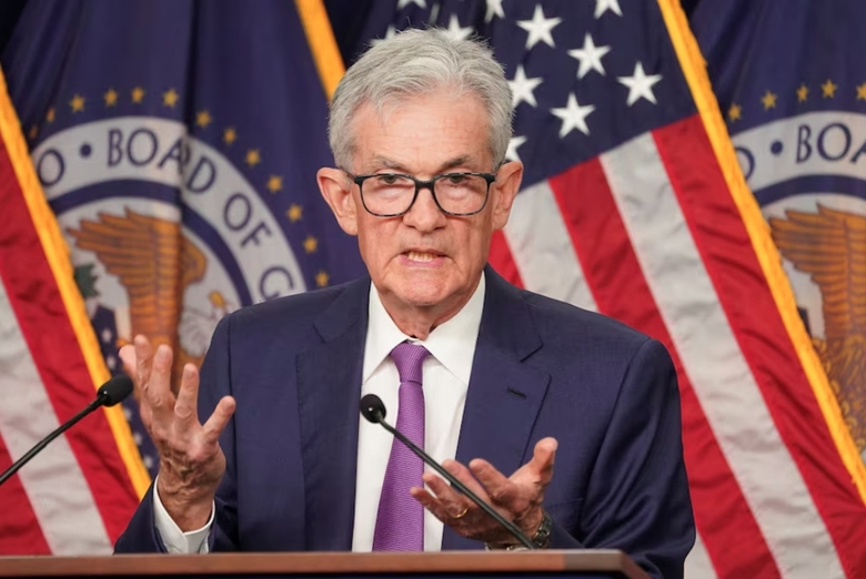 Chủ tịch FED Jerome Powell tuyên bố giữ nguyên lãi suất lần thứ 6 (Ảnh: Reuters)