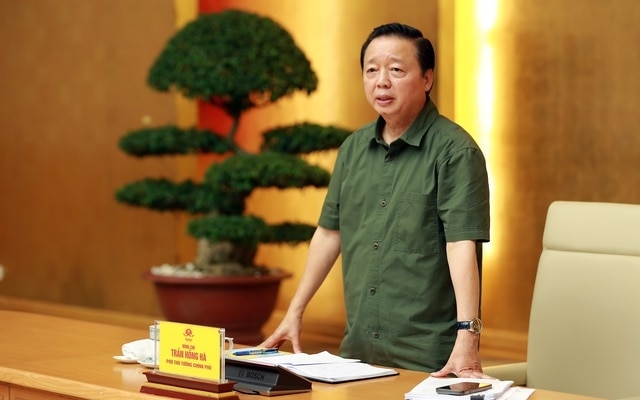 Phó Thủ tướng Trần Hồng Hà yêu cầu Nghị định quy định về giá đất cần thể chế hoá các quy định đã được thực tiễn chứng minh là đúng, thực hiện ổn định, và những chính sách mới, đột phá trong Luật Đất đai năm 2024 - Ảnh: VGP/Minh Khôi