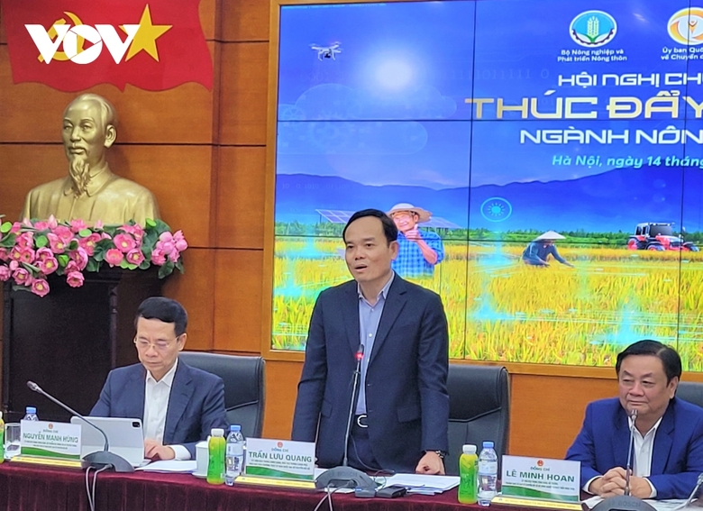 Phó Thủ tướng Trần Lưu Quang nhấn mạnh việc xem xét các thứ tự ưu tiên trong chuyển đối số ngành nông nghiệp.