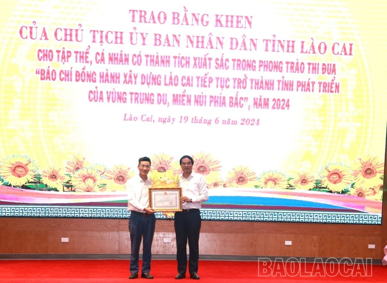 bằng khen 2.jpg