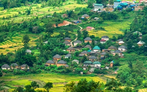 Bản làng của đồng bào Hà Nhì nhìn từ trên cao.