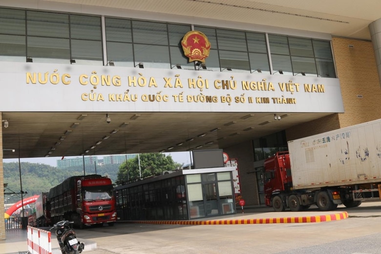Hoạt động xuất, nhập khẩu diễn ra sôi động ở nhiều cửa khẩu đất liền tuyến Việt Nam - Trung Quốc.