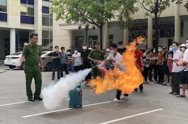 Tập huấn phòng cháy, chữa cháy. Ảnh: Chinhphu.vn