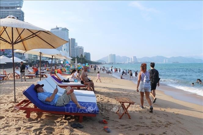 Nha Trang có bãi biển đẹp, thu hút du khách trong nước và quốc tế.
