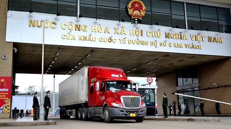 Hoạt động giao thương giữa hai nước Việt Nam - Trung Quốc tại Cửa khẩu quốc tế đường bộ số II Kim Thành.