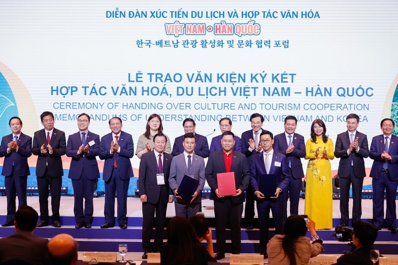 Lễ trao văn kiện ký kết hợp tác văn hóa, du lịch Việt Nam - Hàn Quốc - Ảnh: VGP/Nhật Bắc