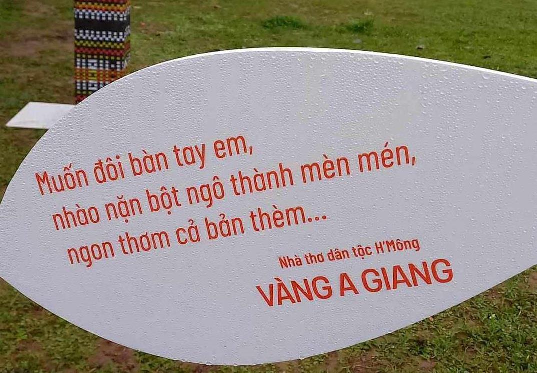 Câu thơ của nhà thơ Vàng A Giang được giới thiệu trong Ngày thơ Việt Nam 2024. Ảnh: Nhân vật cung cấp