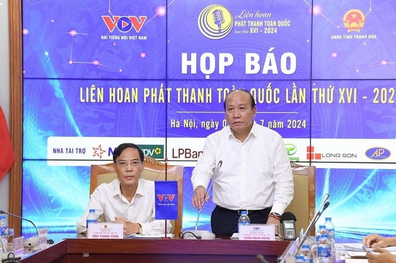 Ông Trần Minh Hùng, Phó Tổng Giám đốc Đài Tiếng nói Việt Nam, Trưởng Ban tổ chức Liên hoan phát biểu.