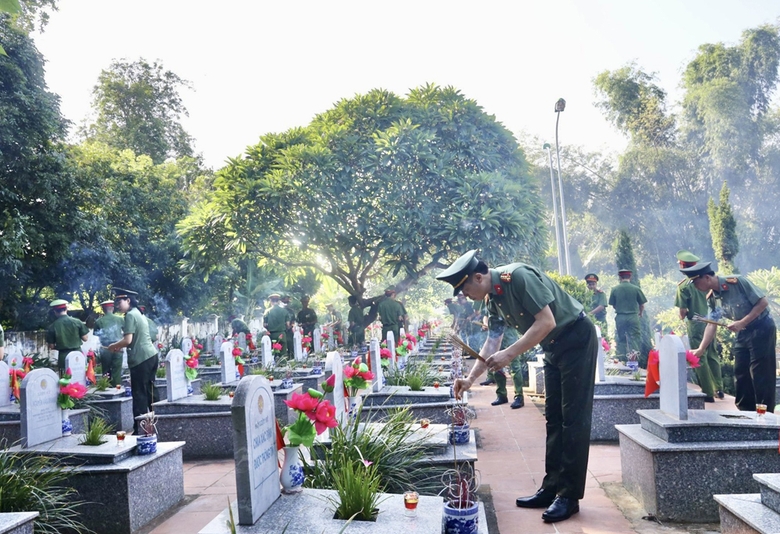 một số hình ảnh tại Lễ dâng hương (6).jpg