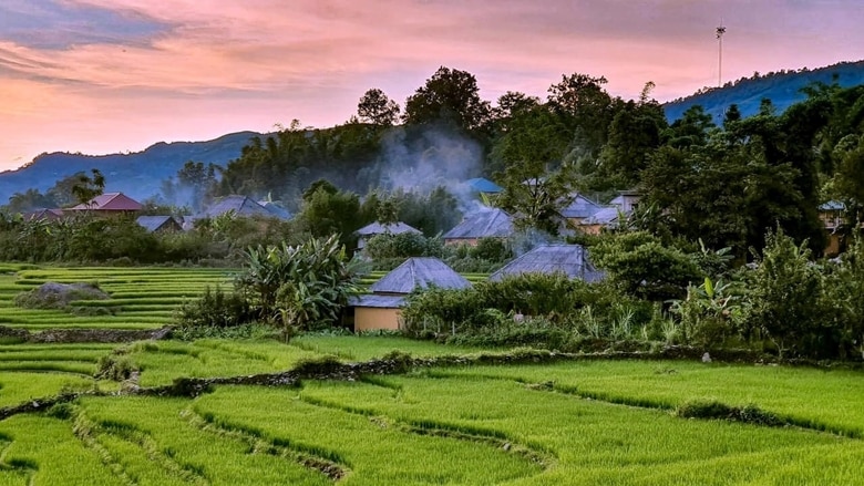 Khung cảnh Y Tý với ruộng bậc thang xanh mướt.