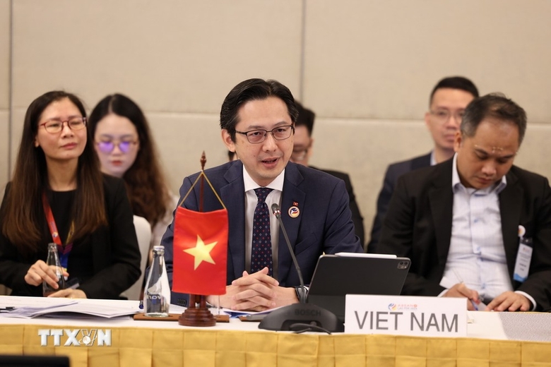 Trưởng SOM ASEAN Việt Nam Đỗ Hùng Việt tham dự một Hội nghị Quan chức Cao cấp (SOM) ASEAN.