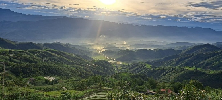 Khung cảnh thơ mộng của núi rừng Y Tý.