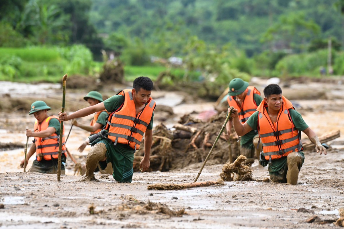 Binh nhì Trung đoàn 98 bật khóc khi phải rời Làng Nủ ảnh 1