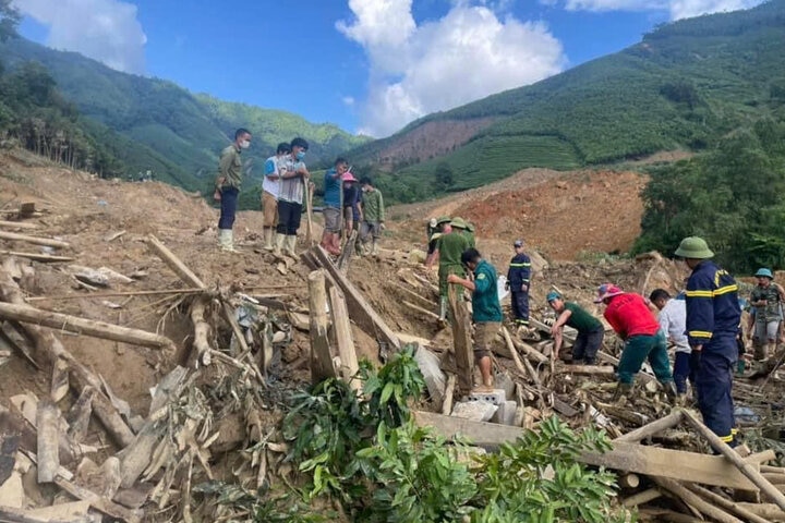 Sạt lở vùi lấp 8 ngôi nhà ở Lào Cai: Tìm thấy thi thể 2 trẻ em