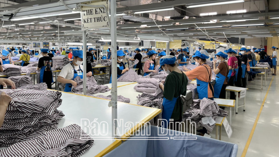 Sản xuất tại Công ty TNHH Smart Shirts Bảo Minh, Khu công nghiệp Bảo Minh (Vụ Bản).